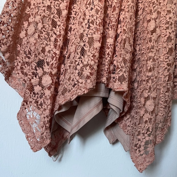 Monteau Los Angeles Blush Lace Handkerchief-Hem Dress | Romantic Boho | L - Picture 8 of 8
